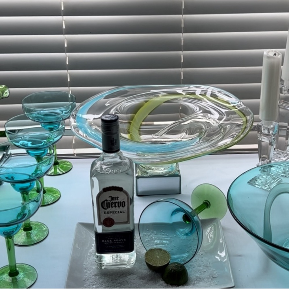 Set of 8 Hand Blown Glass Margarita Glasses with Blue Bowls & Green Stems - Picture 8 of 9
